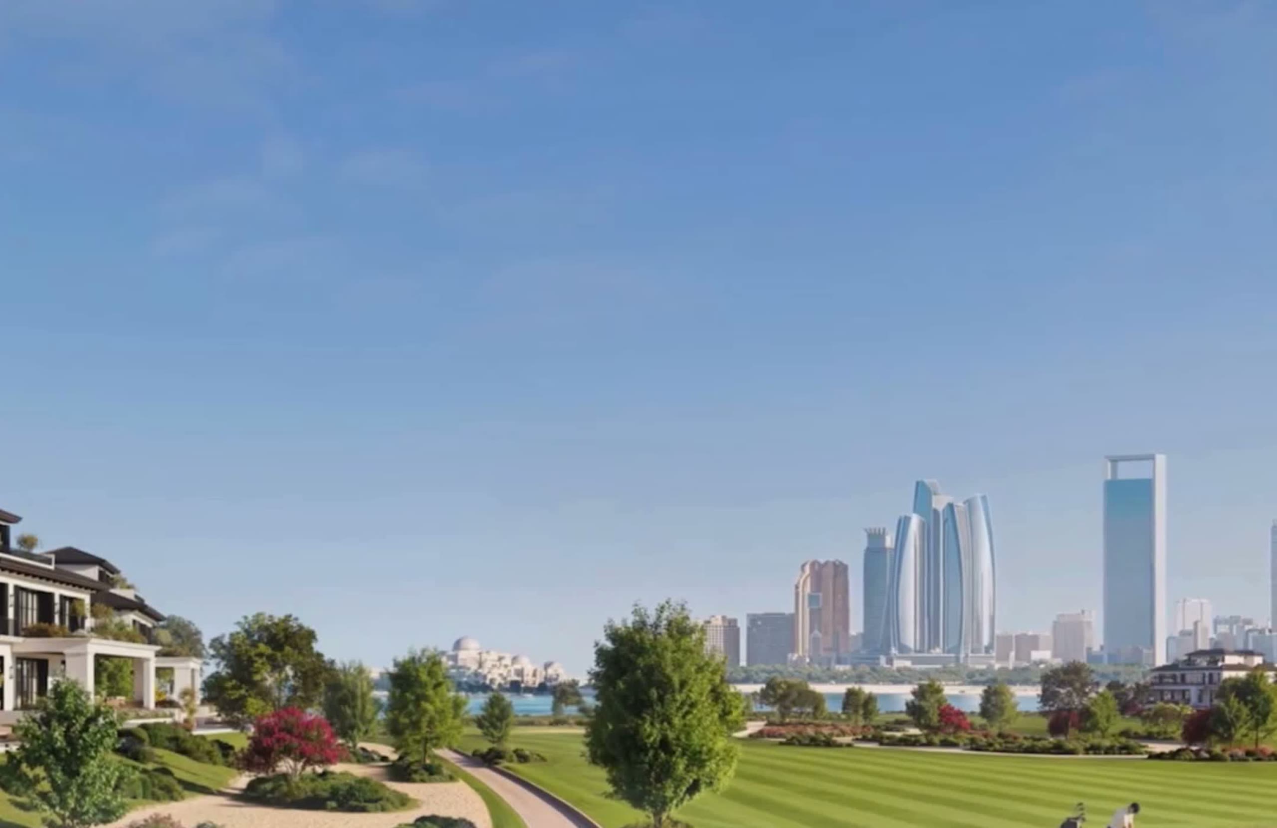 Blick über das Wasser auf die Skyline von Abu Dhabi